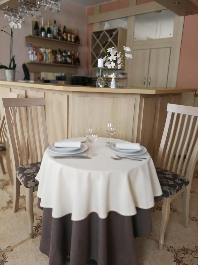 Hotel Angelas Utena Kültér fotó