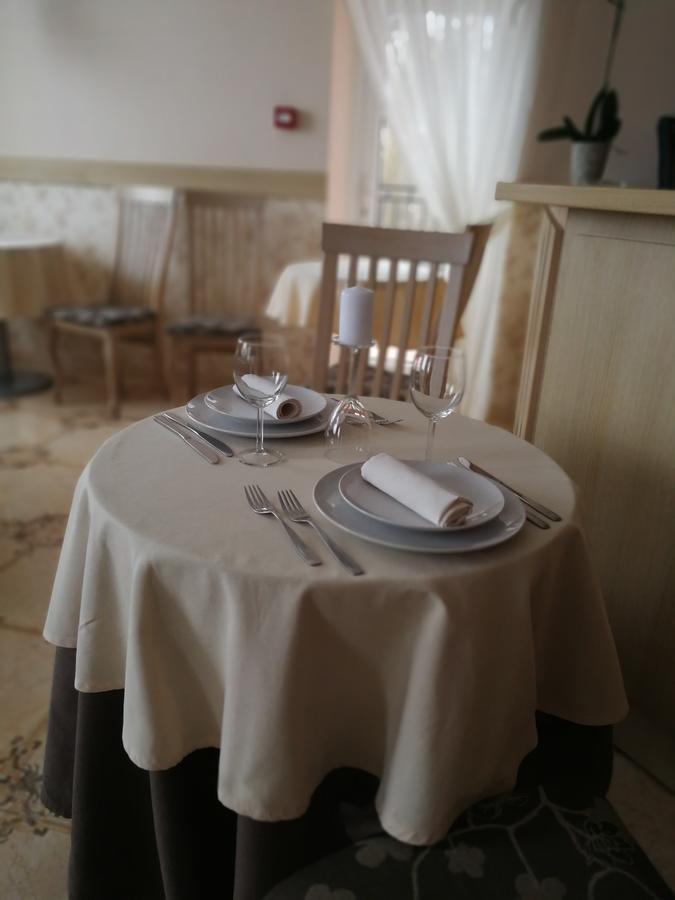 Hotel Angelas Utena Kültér fotó